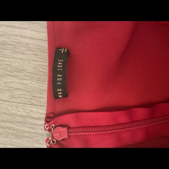 Puff Long Sleeve  Red Ruched Dress. Size Large - Picture 4 of 7